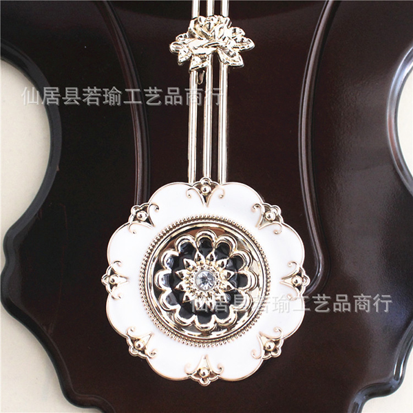 đồng hồ treo tường quả lắc tại TpHCM